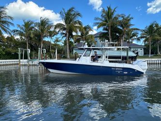 33' Everglades 2019 Yacht For Sale